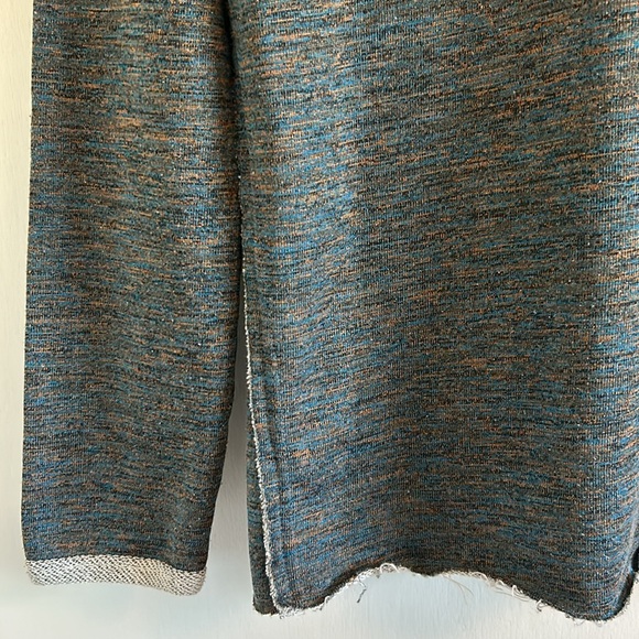 Kut from the kloth VGUC shirt blue gold heathered design, raw hem, stitching - Picture 6 of 14